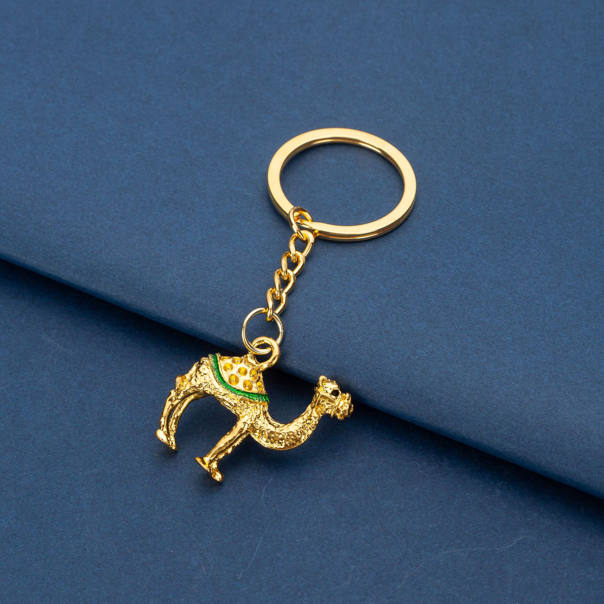金属製の3Dキャメルペンダントキーホルダー,車のキーリング, - Car Accessories In Dubai のレビューと価格